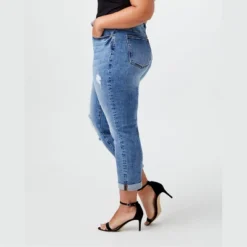 Molly & Isadora Women's Relaxed Boyfriend Jeans -MR Ave Clothing Shop GUEST 3a1d4e58 ee2a 47ae a278 522f46635b6b